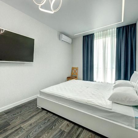 Apartment Voskresenska 18 , Парковые Озера Kyiv Exterior photo