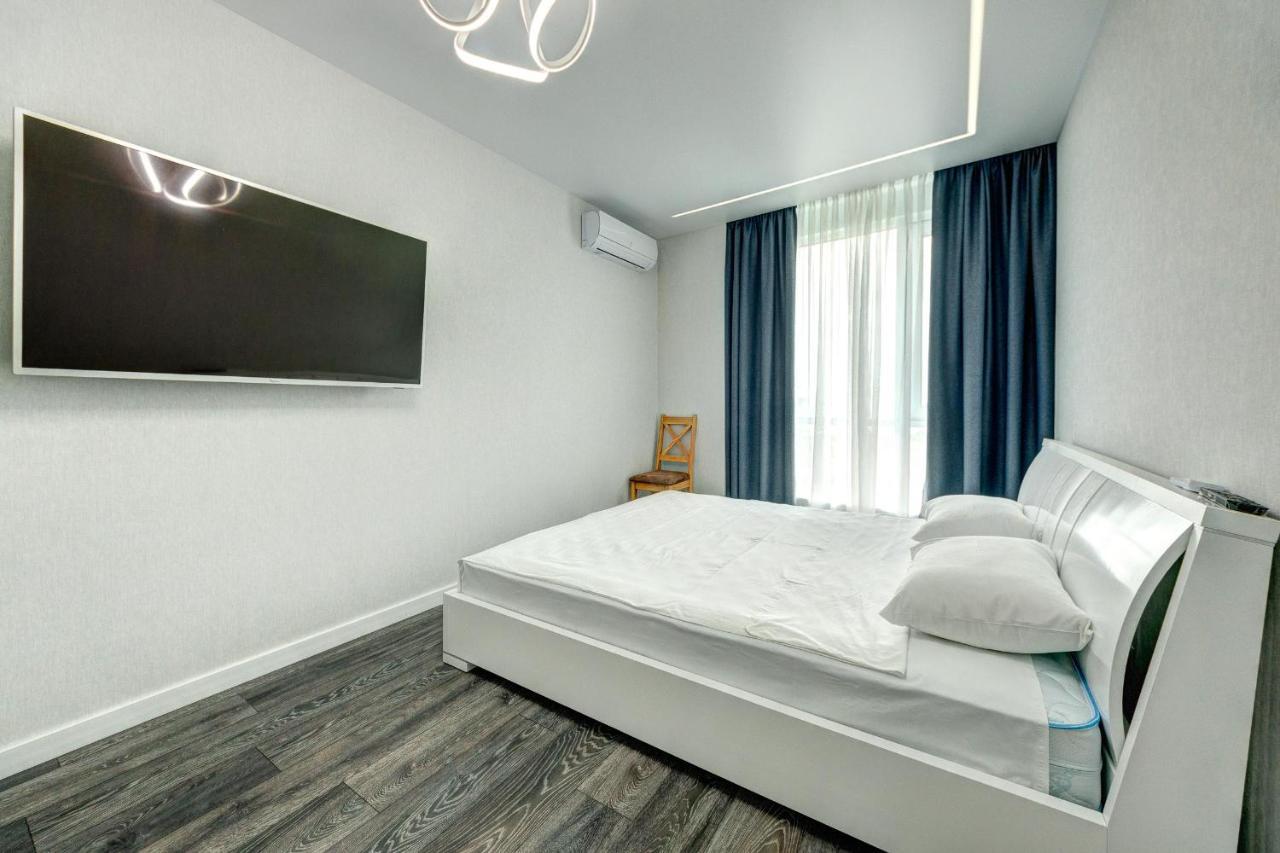 Apartment Voskresenska 18 , Парковые Озера Kyiv Exterior photo