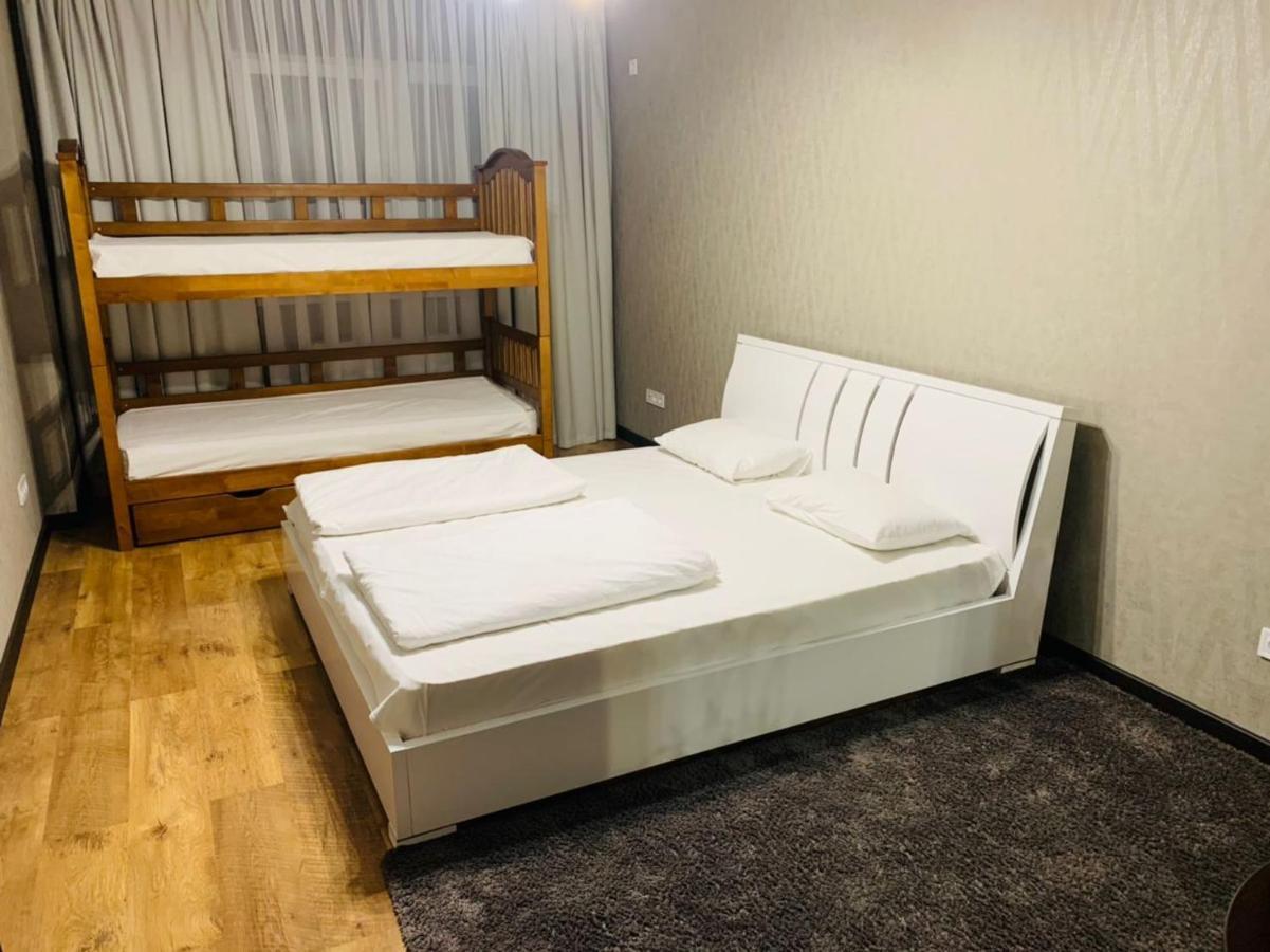 Apartment Voskresenska 18 , Парковые Озера Kyiv Exterior photo