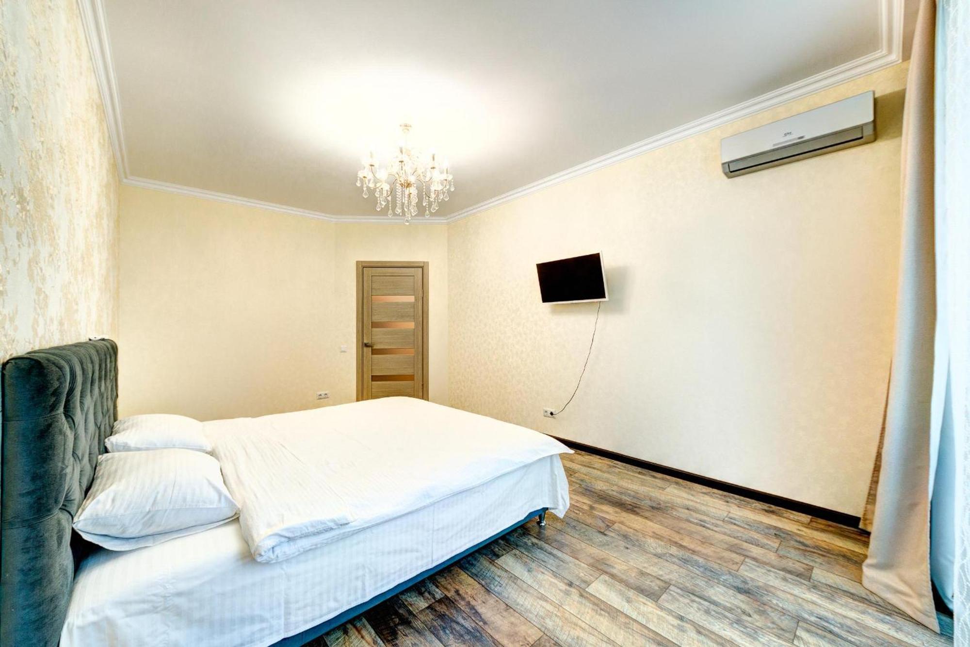 Apartment Voskresenska 18 , Парковые Озера Kyiv Room photo