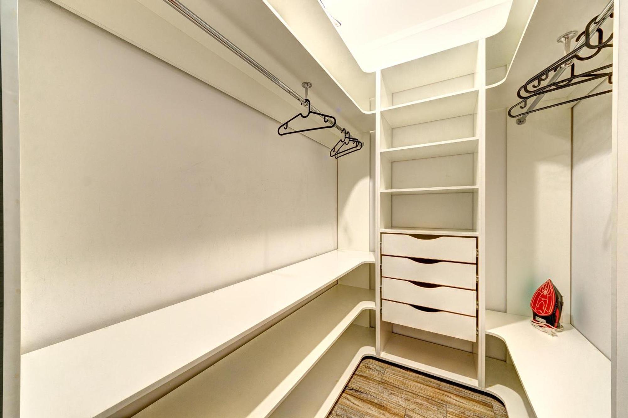 Apartment Voskresenska 18 , Парковые Озера Kyiv Room photo